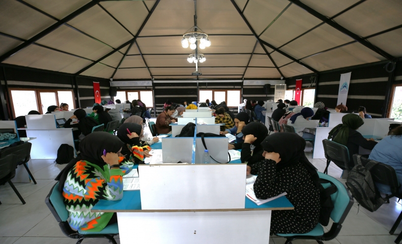 KİTAP OTAKLARINDA SINAVLARA ODAKLANDILAR