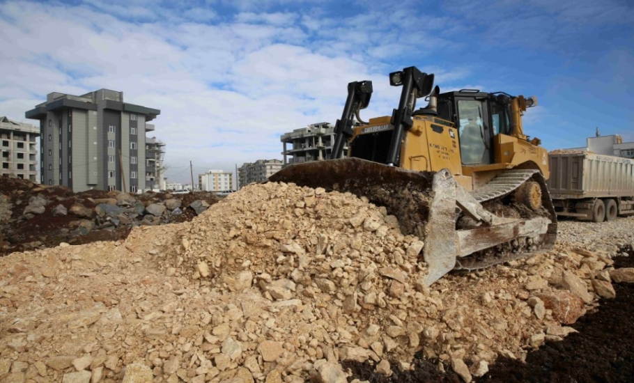 BÜYÜYEN KARAKÖPRÜ’YE YENİ YOLLAR KAZANDIRILIYOR