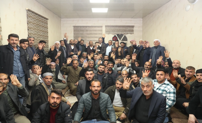 BAŞKAN MEHMET KUŞ GİRMEDİK EV SIKMADIK EL BIRAKMIYOR