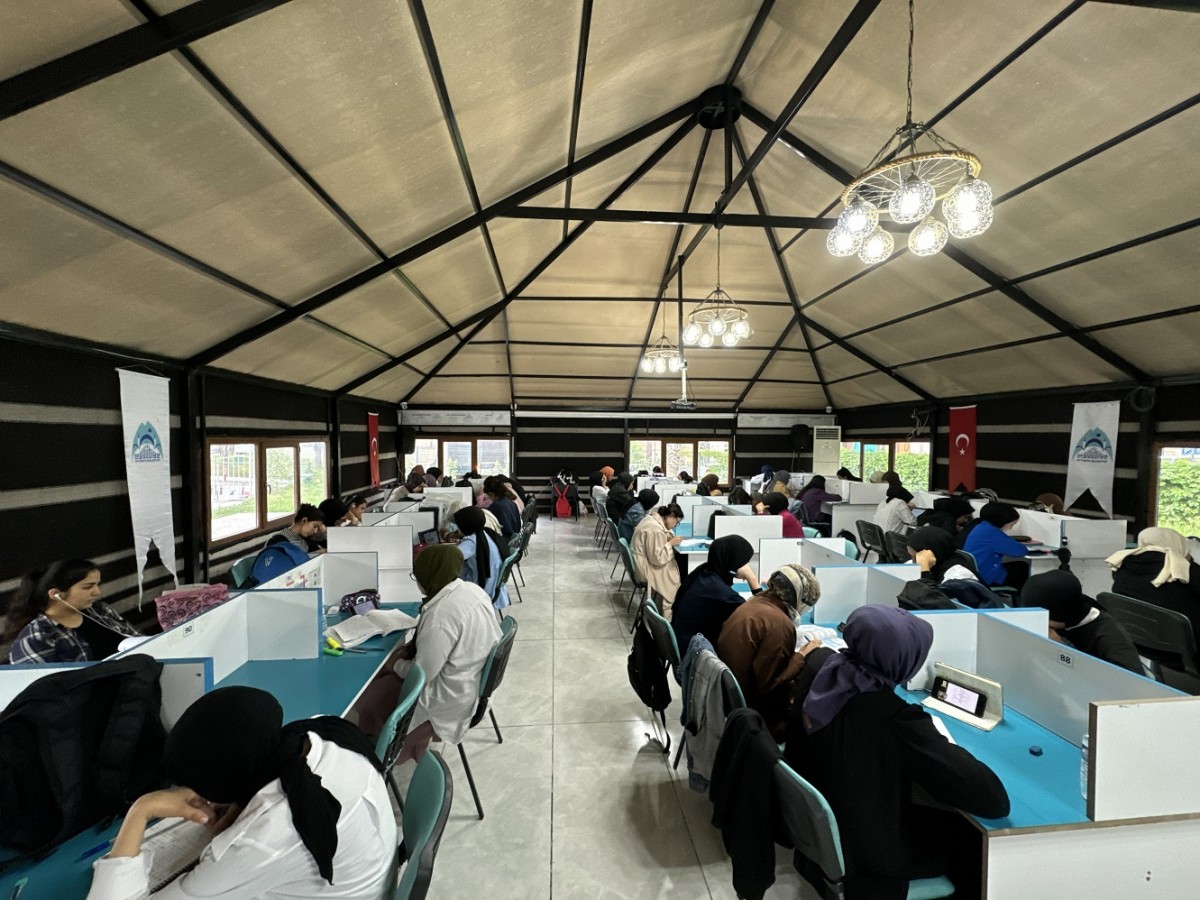 EYYÜBİYELİ GENÇLER EĞİTİM OTAKLARINDA KAMPA GİRDİ