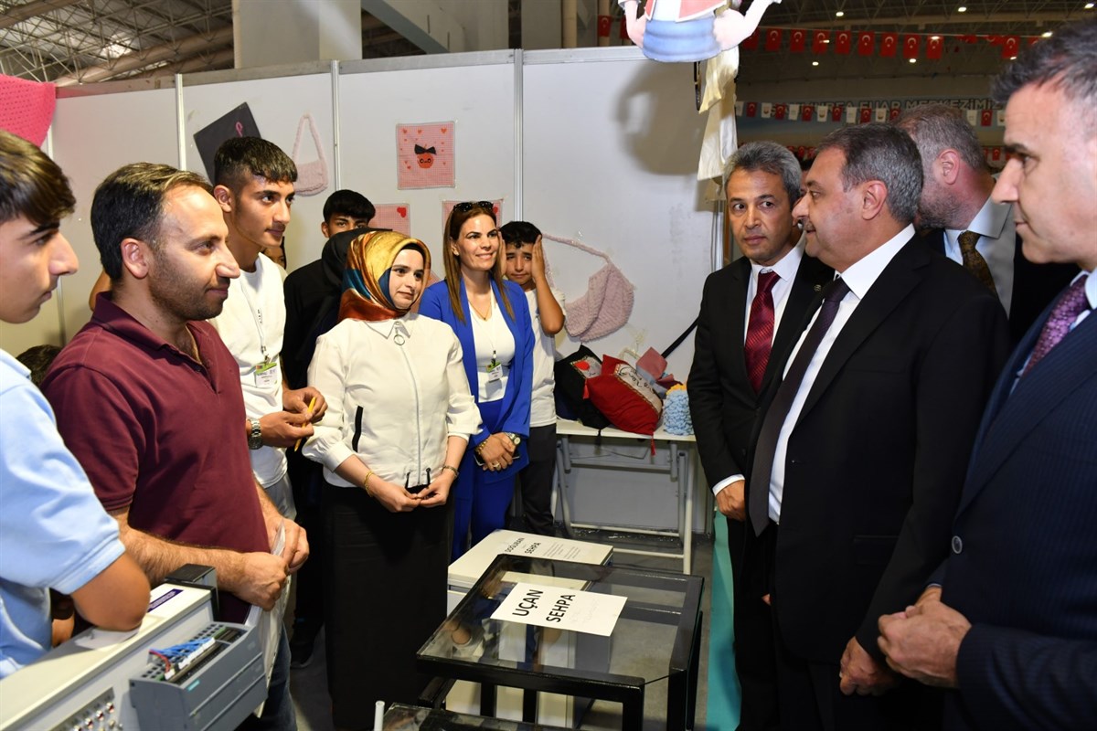 Mesleki Lise Öğrencileri İş Dünyasıyla Bir Araya Geliyor