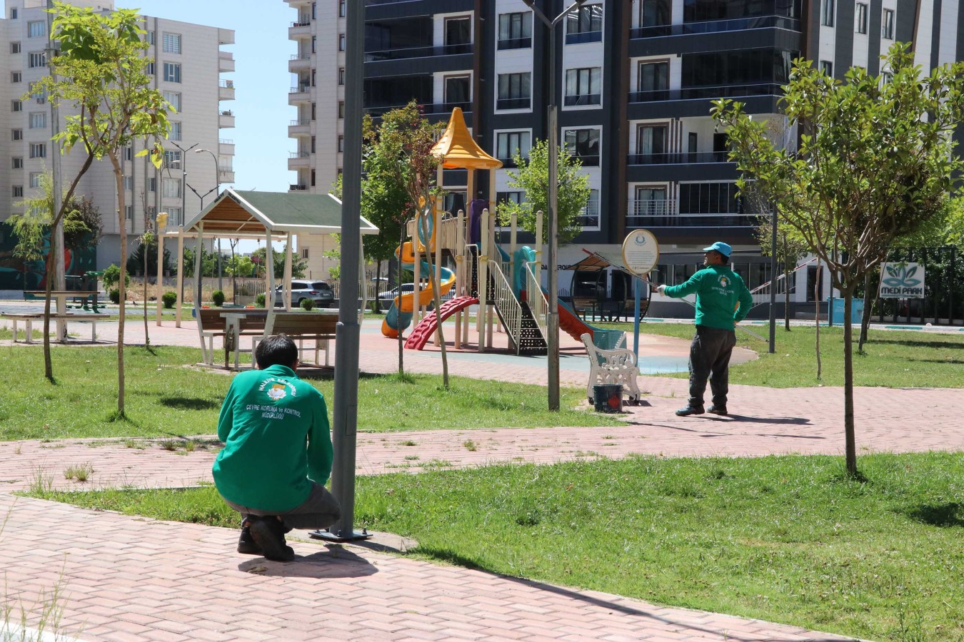 HALİLİYE BELEDİYESİ SERİ ÜRETİM İLE PARKLARI YENİLİYOR