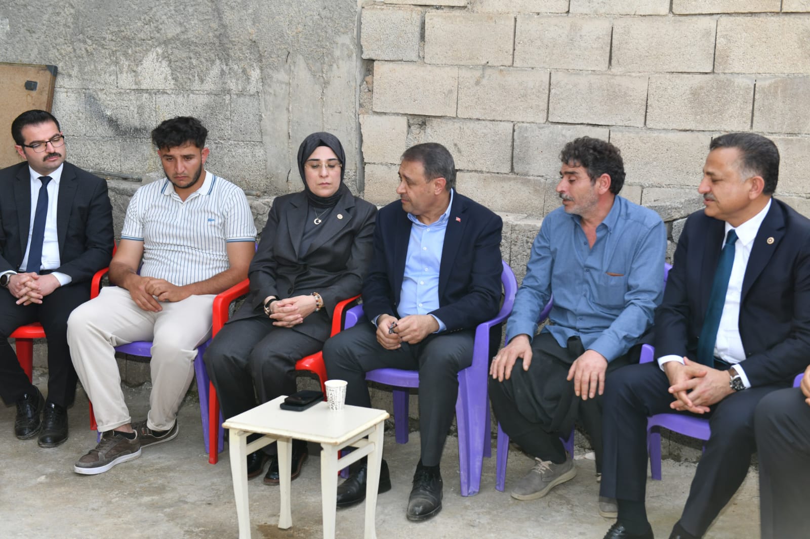 Vali Şıldak Ailelerin Acısını Paylaştı