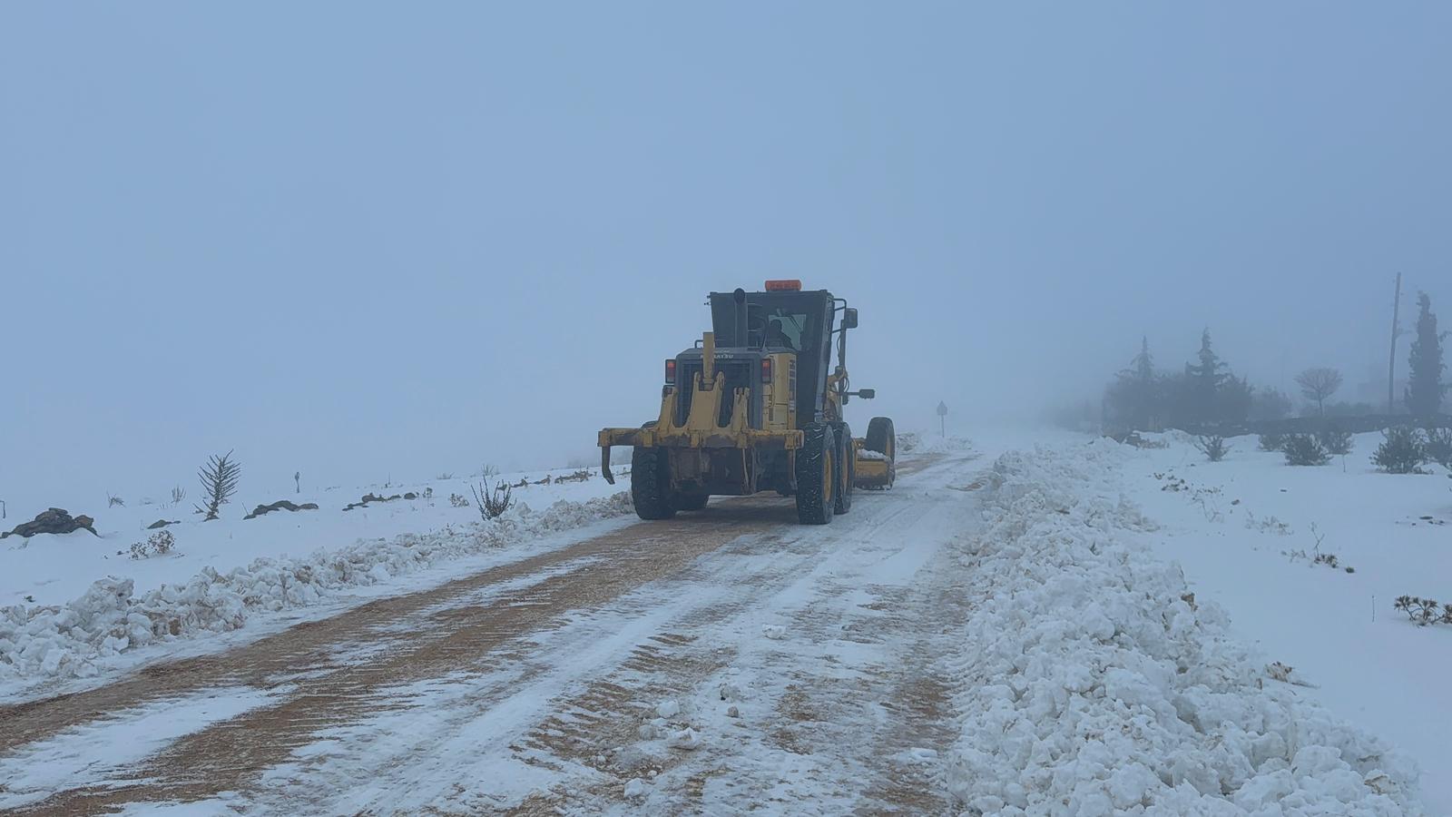 ŞANLIURFA'DA KARLA REKOR MÜCADELE BİN 554 KİLOMETRELİK YOL AĞI ULAŞIMA AÇILDI 