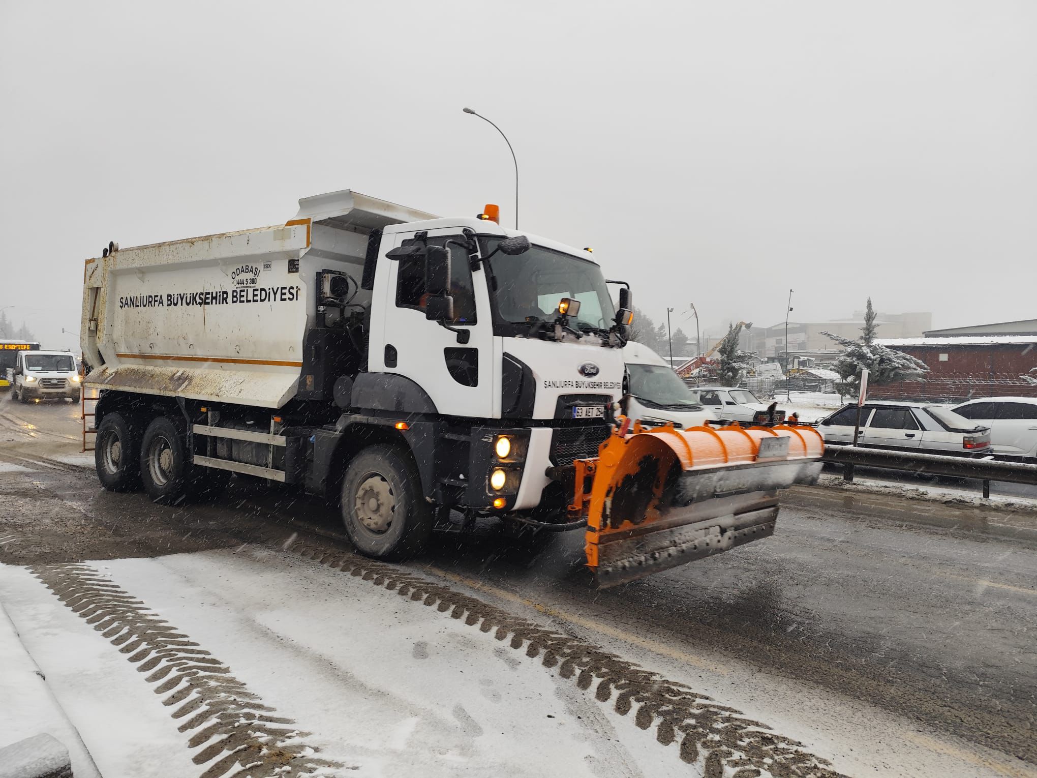 BÜYÜKŞEHİR BELEDİYESİ KAR MESAİSİNDE
