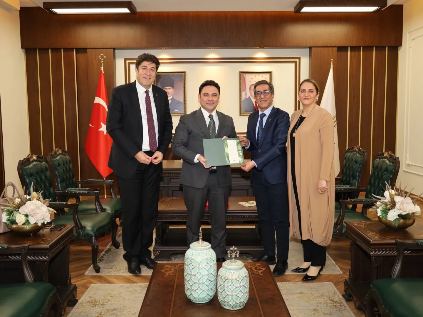 Kaymakam Şahin'e TEMA Vakfından Fidan Bağışı Takdiri