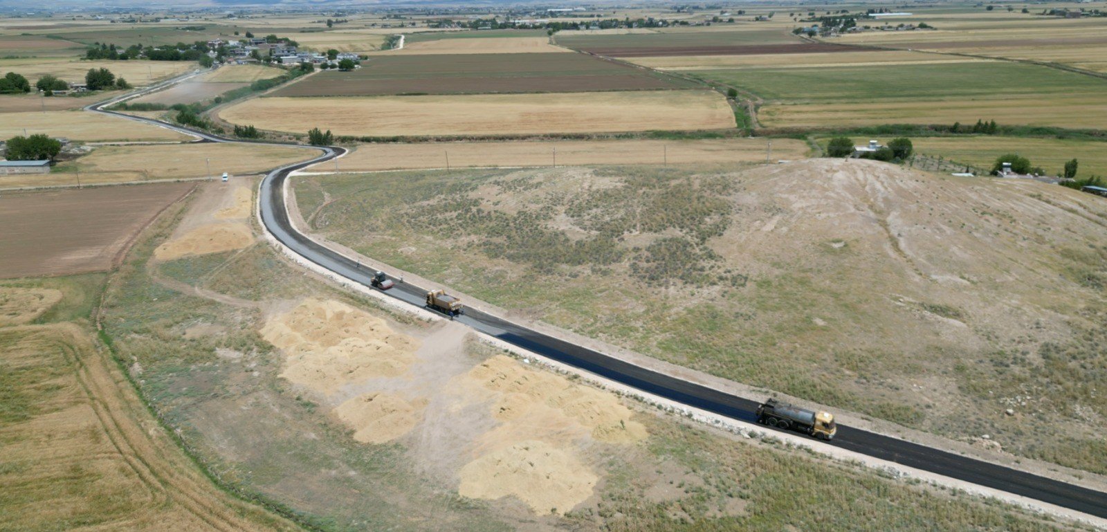 BÜYÜKŞEHİR, 3 İLÇEYİ BETON YOLLA BİRBİRİNE BAĞLIYOR