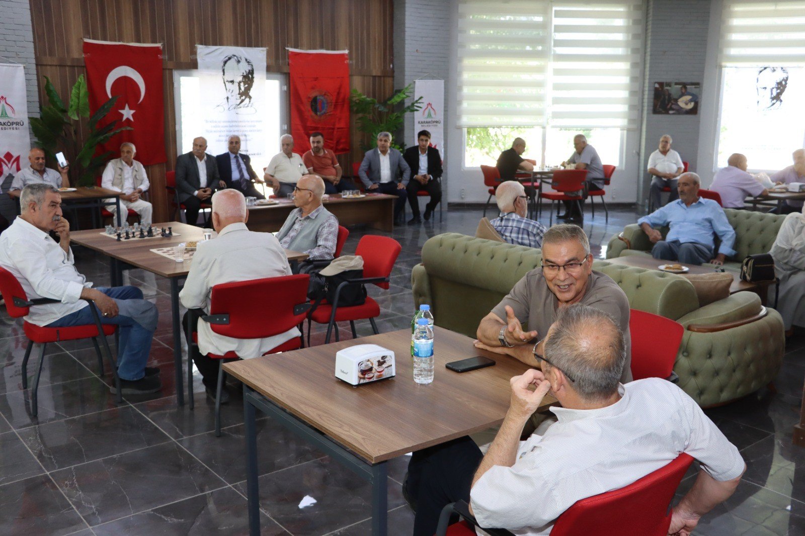 KARAKÖPRÜ'DE DÜNYA EMEKLİLER GÜNÜ COŞKUYLA KUTLANDI