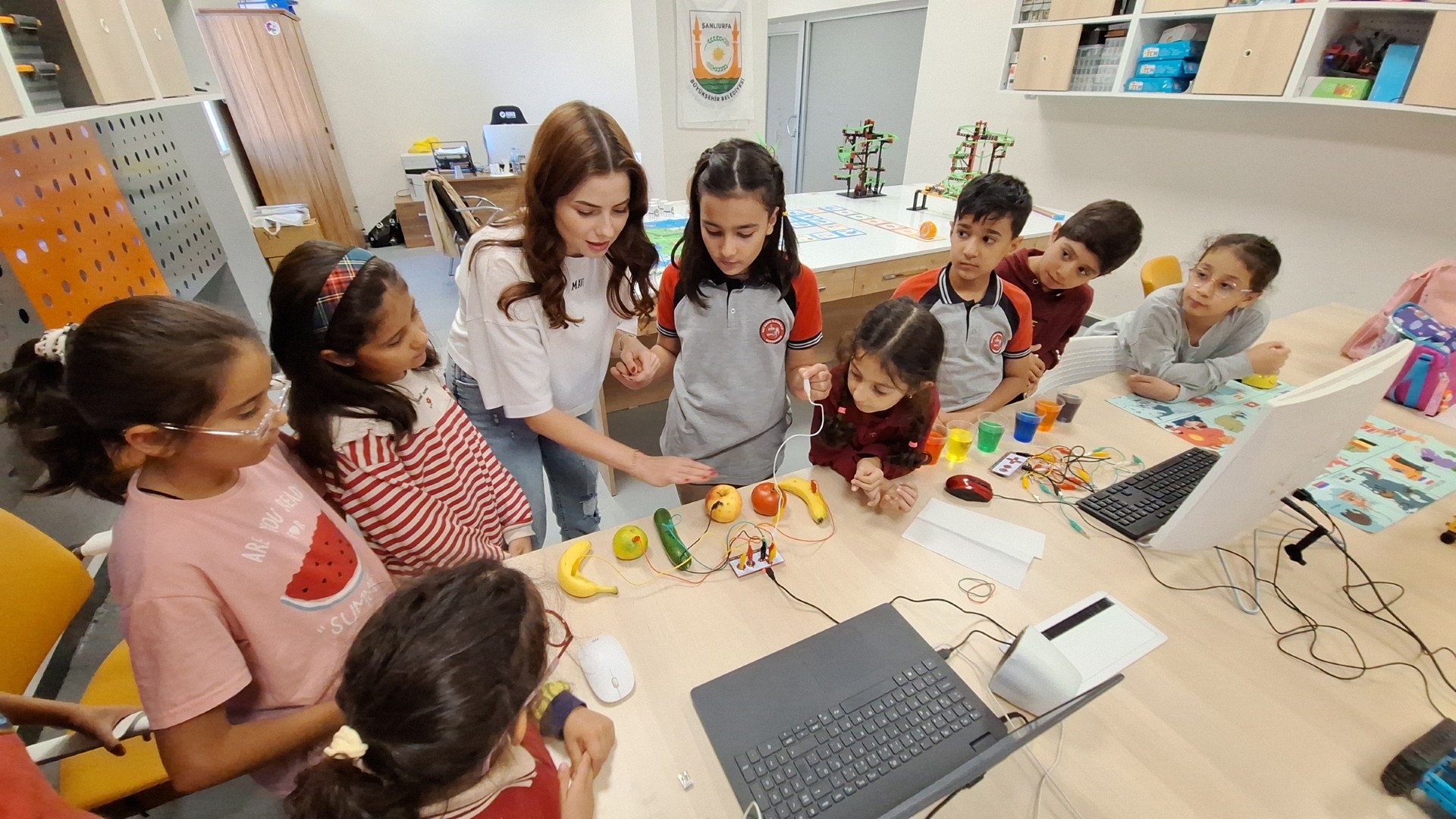 ESENTEPE GENÇLİK MERKEZİ'NDE ÇOCUKLAR TEKNOLOJİYLE BULUŞUYOR